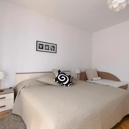 Διαμέρισμα Emi *