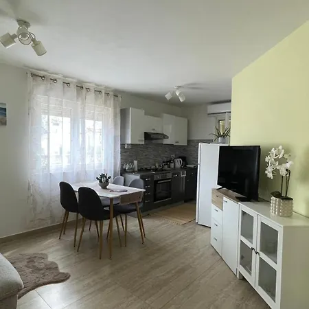 Emi Apartment *