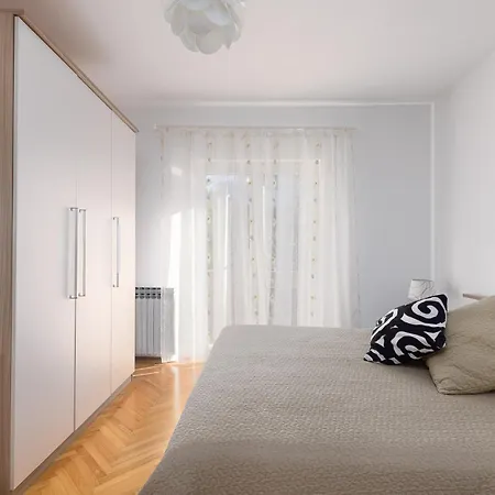 Apartment Emi
